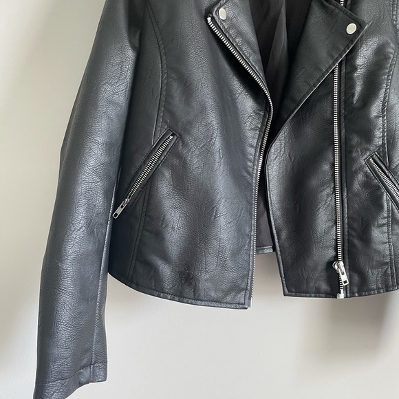 No Boundaries Faux Leather Motorcycle Jacket - Picture 4 of 12